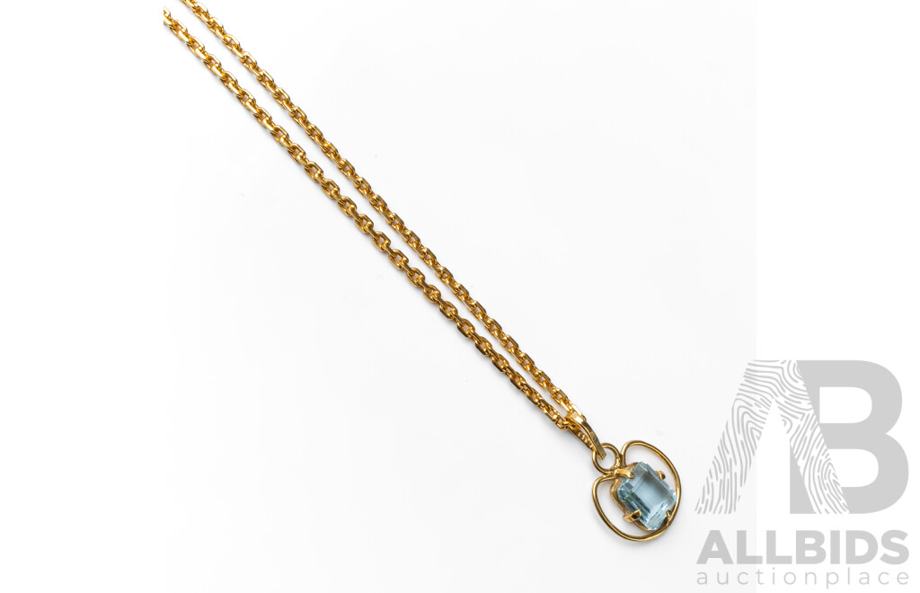 18ct Yellow Gold Necklace & Aquamarine Pendant. Length - 46cms