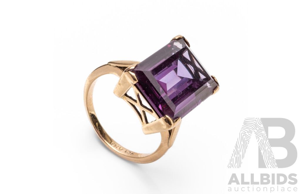 Vintage 9ct Yellow Gold & Purple Sapphire Dress Ring - Size N.5