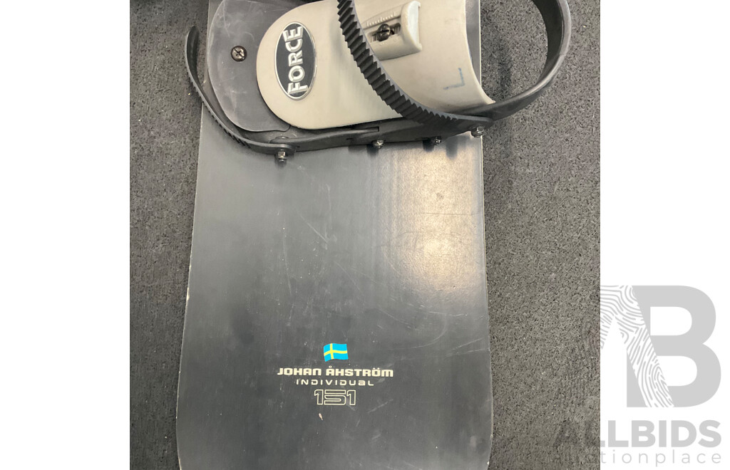 Vintage Snowboards (RAD - AIR INDIVIDUAL & DIVISION PETER LINE GWAR 150cm) - Lot of 2