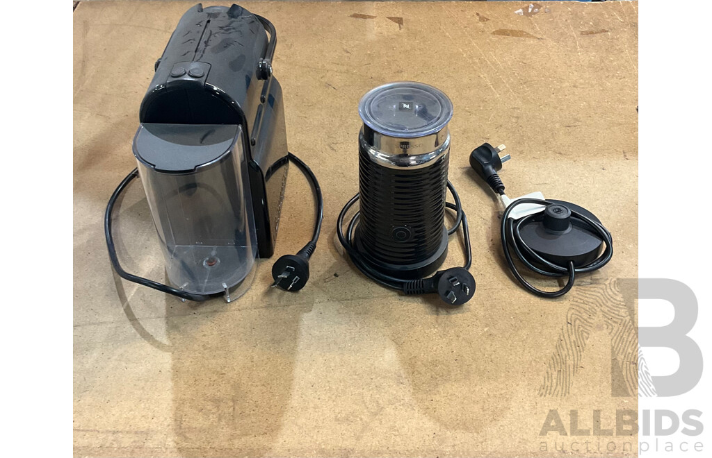 NESPRESSO (INISSIA) Capsule Machine & AEROCCINO3 Black Milk Frother