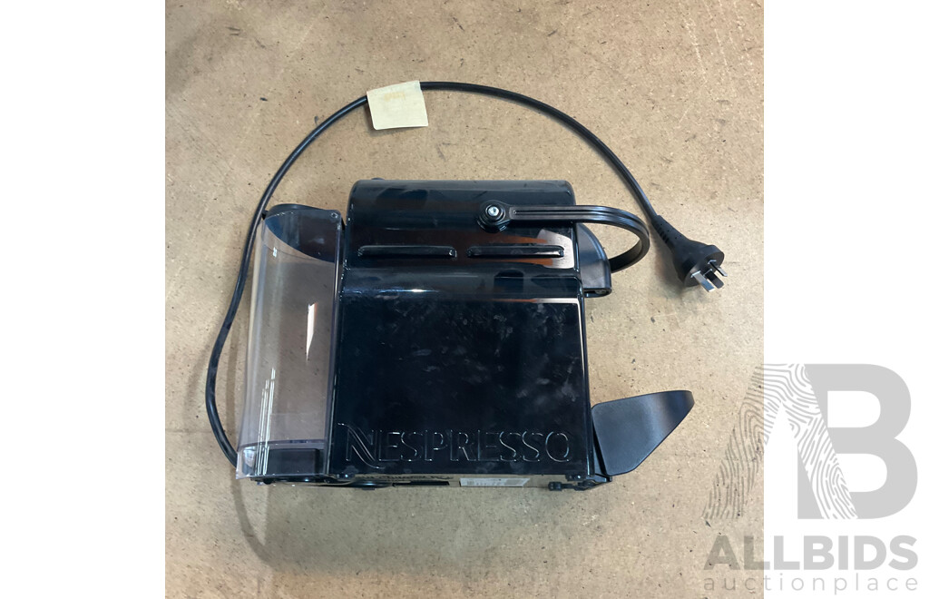 NESPRESSO (INISSIA) Capsule Machine & AEROCCINO3 Black Milk Frother