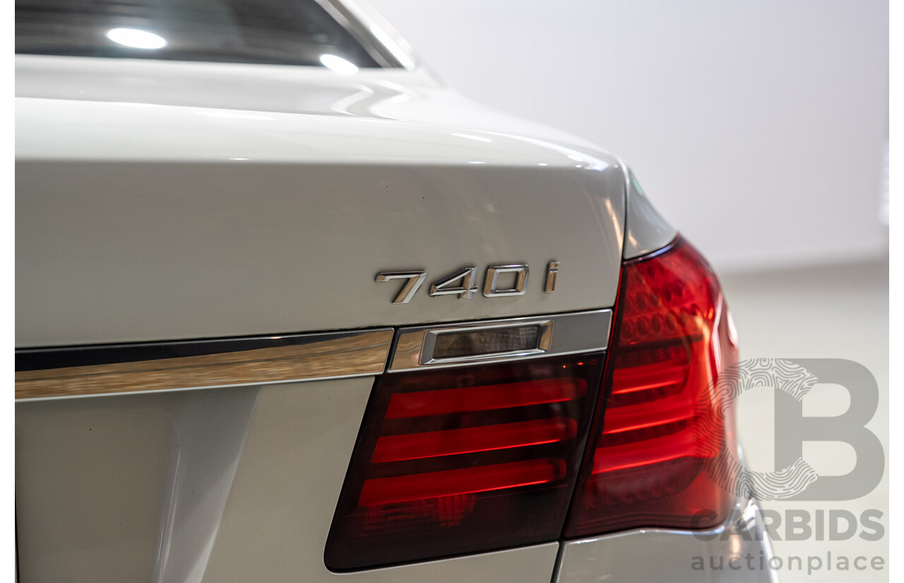 09/2013 BMW 740i F01 MY14 4d Sedan Mineral White Metallic Turbo 3.0L