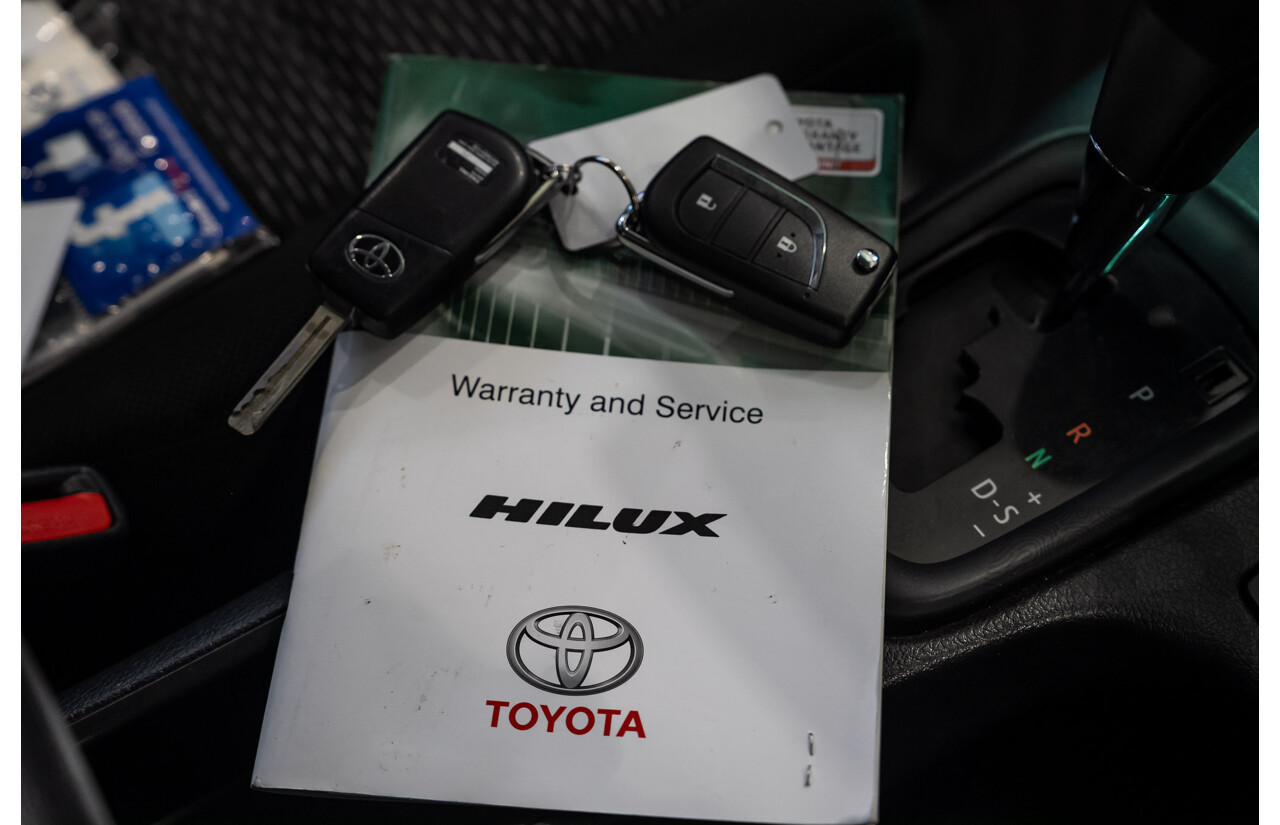 05/2019 Toyota Hilux Workmate TGN121R MY19 Double Cab P/Up White 2.7L