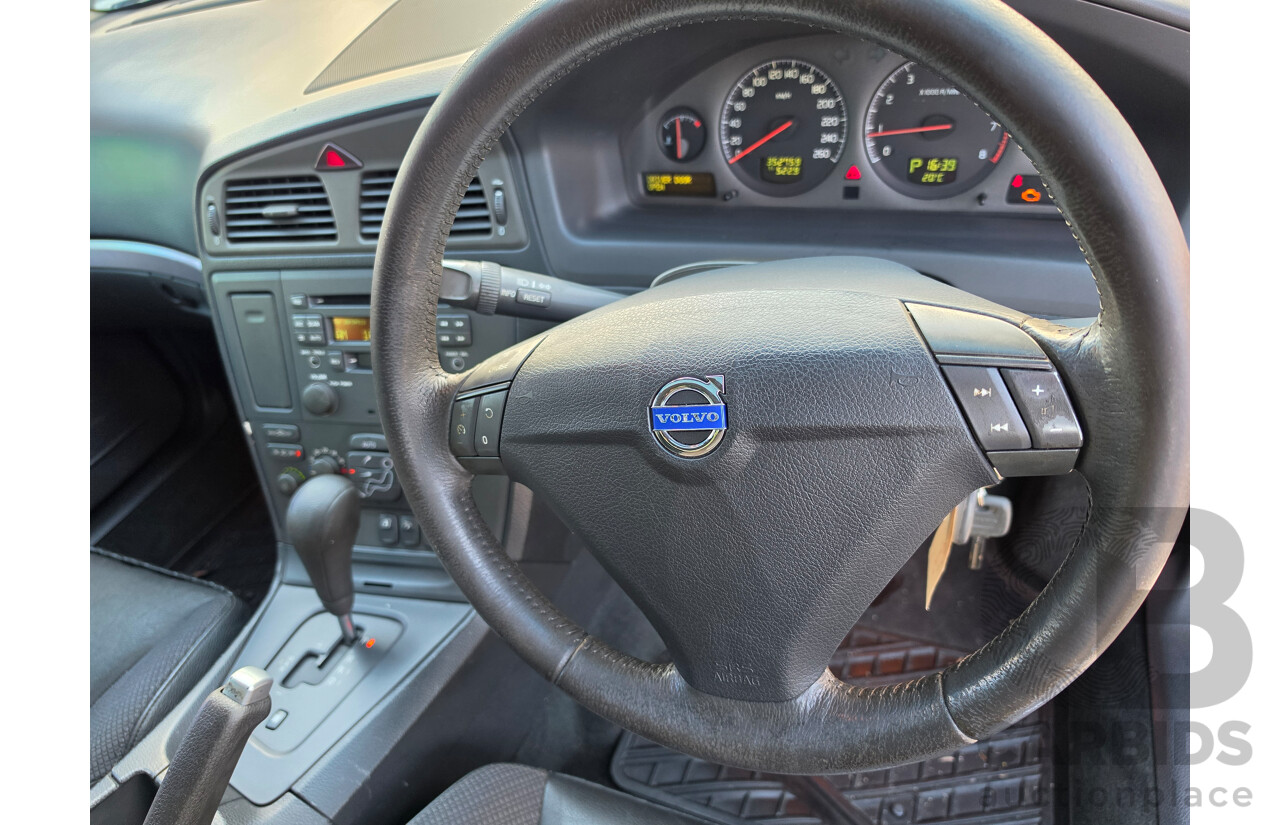 06/2002 Volvo S60 (AWD)  4d Sedan Black 2.4L