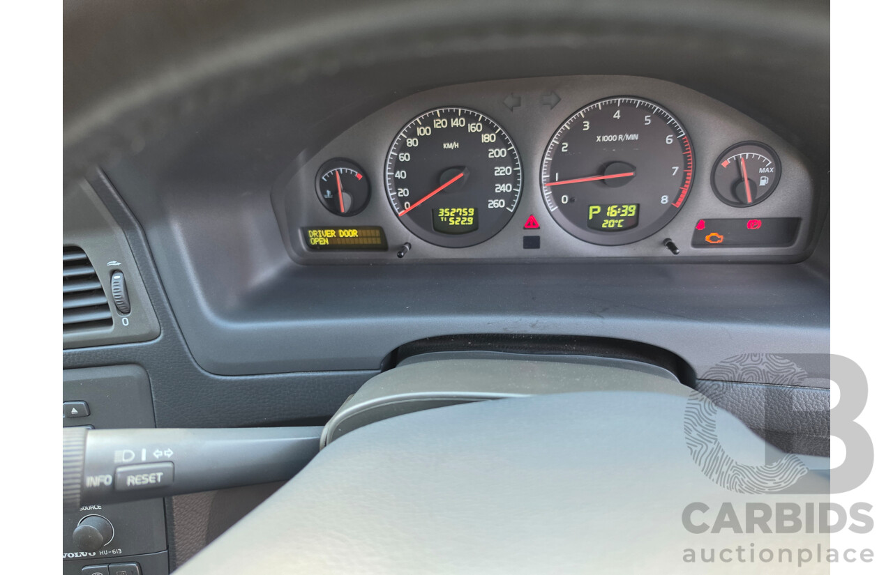 06/2002 Volvo S60 (AWD)  4d Sedan Black 2.4L