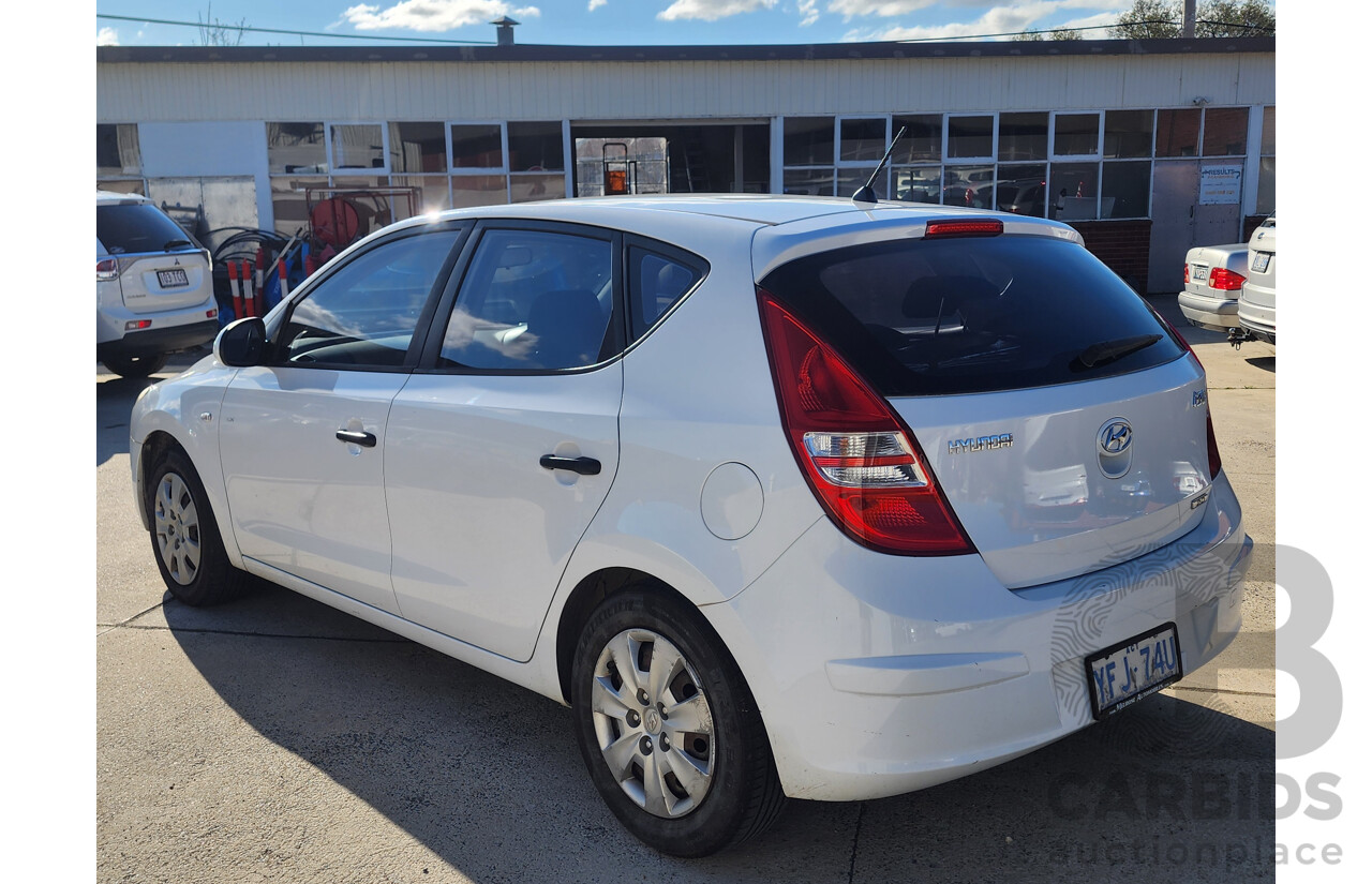 02/2008 Hyundai i30 SX FD 5d Hatchback White 2.0L