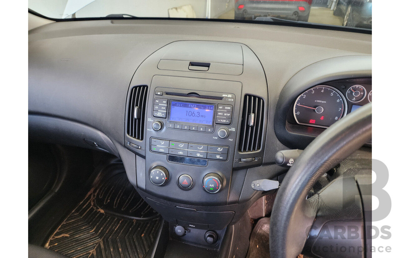 02/2008 Hyundai i30 SX FD 5d Hatchback White 2.0L