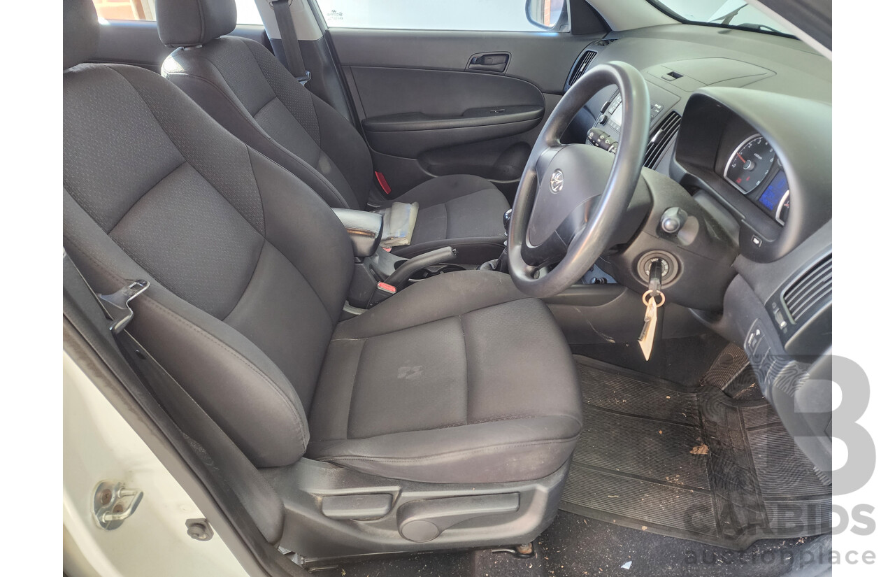 02/2008 Hyundai i30 SX FD 5d Hatchback White 2.0L