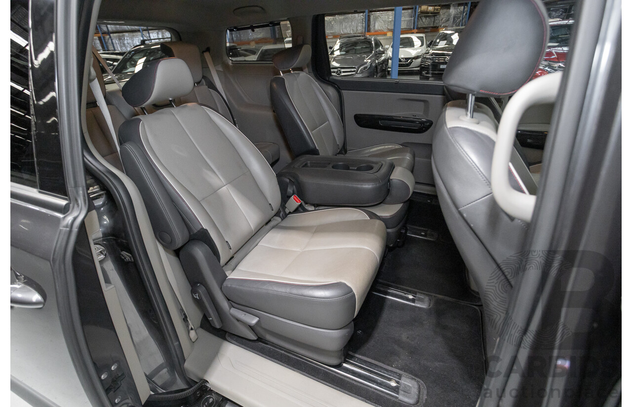 9/2015 Kia Carnival Platinum YP 4d Wagon Graphite Grey V6 3.3L - 8 Seater