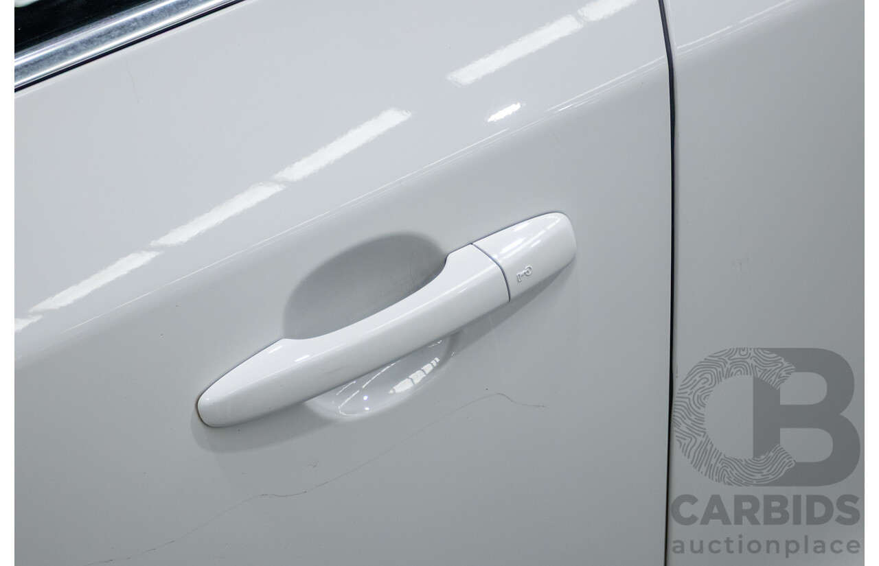 11/2010 Volvo S60 D5 (AWD) F 4d Sedan White Twin Turbo Diesel 2.4L