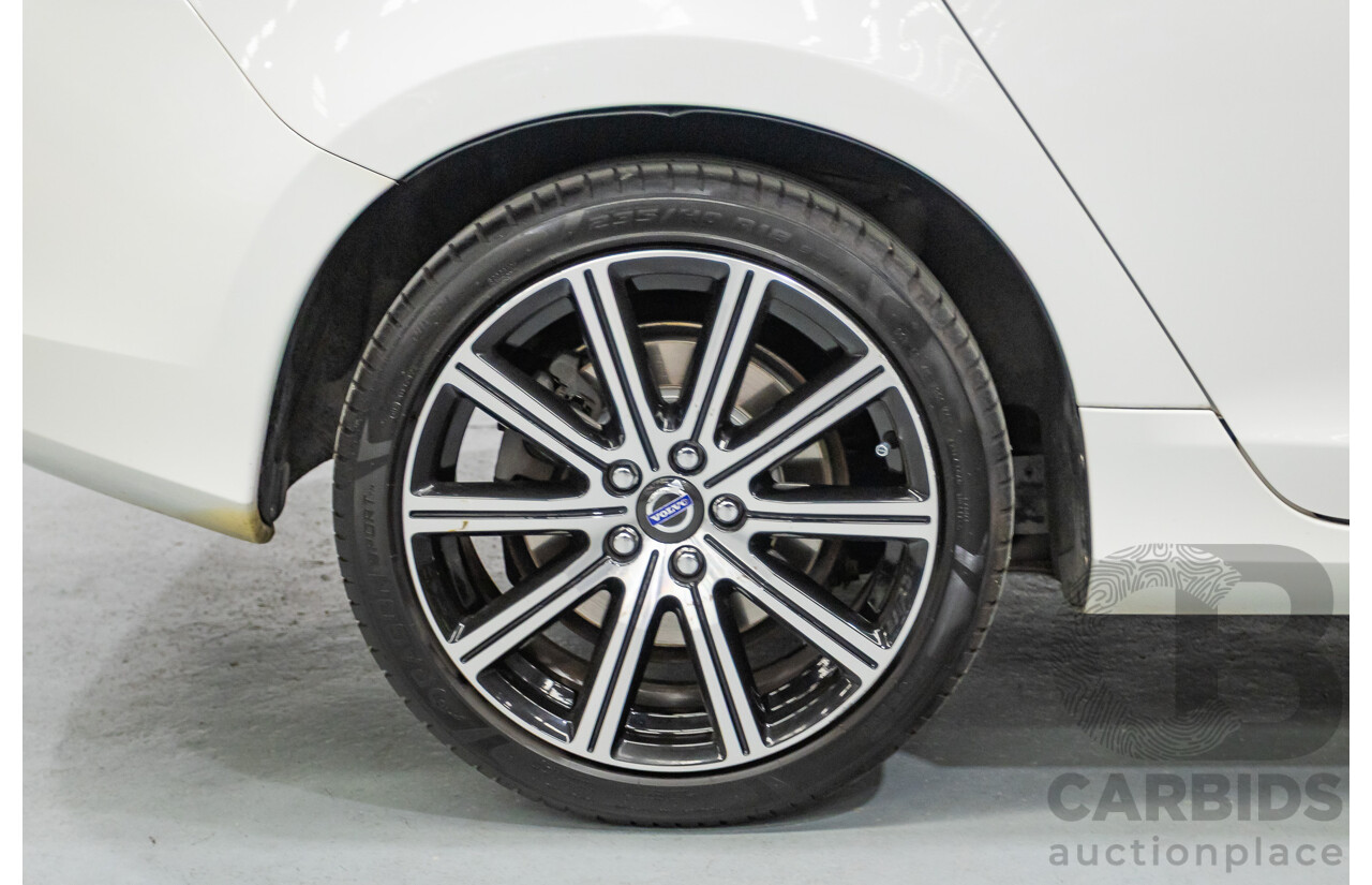 11/2010 Volvo S60 D5 (AWD) F 4d Sedan White Twin Turbo Diesel 2.4L