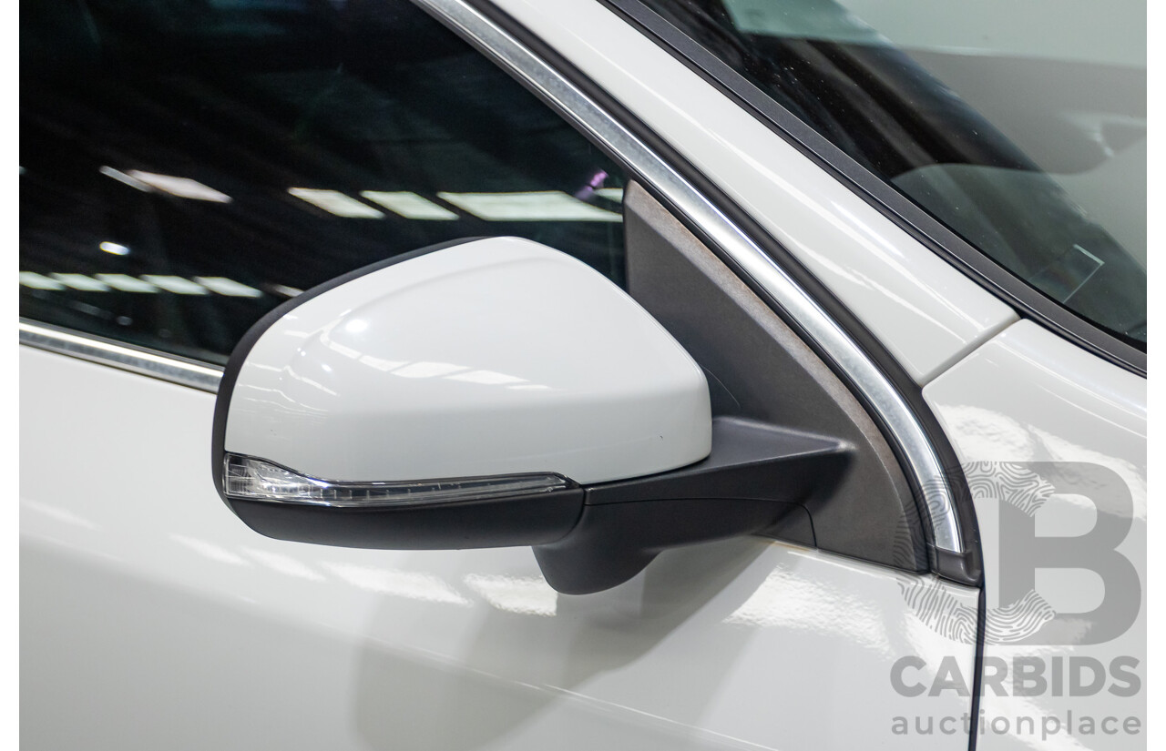 11/2010 Volvo S60 D5 (AWD) F 4d Sedan White Twin Turbo Diesel 2.4L