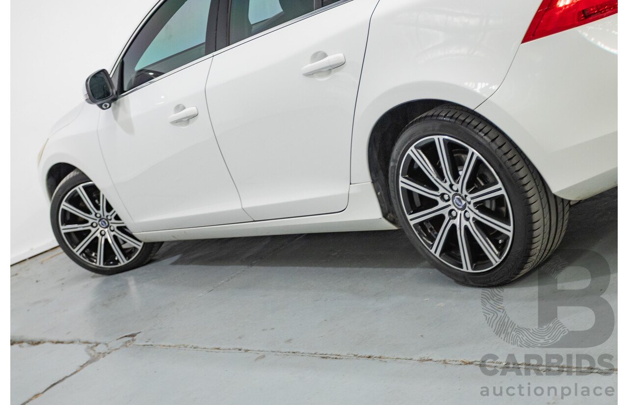 11/2010 Volvo S60 D5 (AWD) F 4d Sedan White Twin Turbo Diesel 2.4L