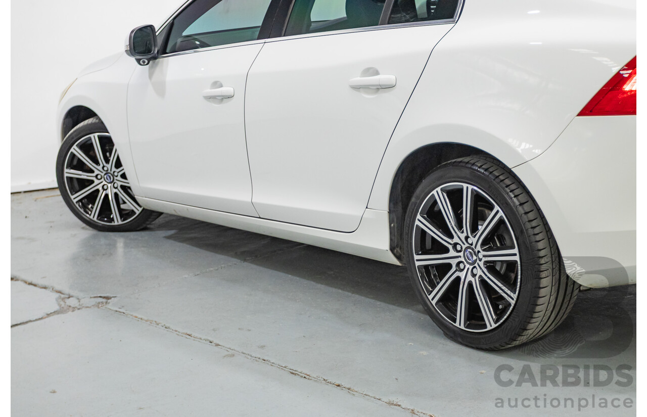 11/2010 Volvo S60 D5 (AWD) F 4d Sedan White Twin Turbo Diesel 2.4L