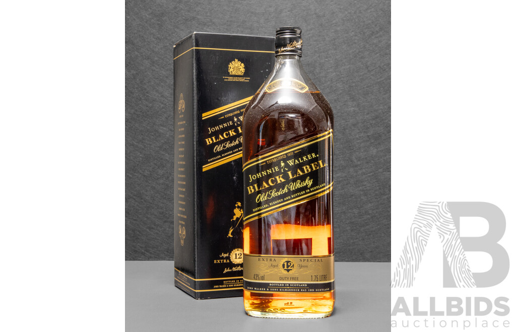 Vintage Johnnie Walker Black Label Blended Scotch Whisky in Presentation Box