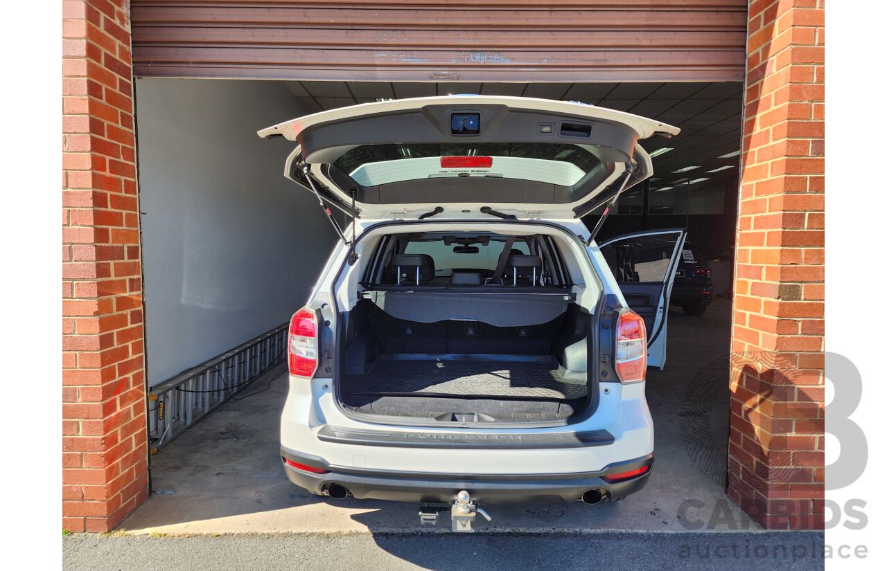 10/2014 Subaru Forester 2.0xt Premium MY14 4d Wagon White 2.0L