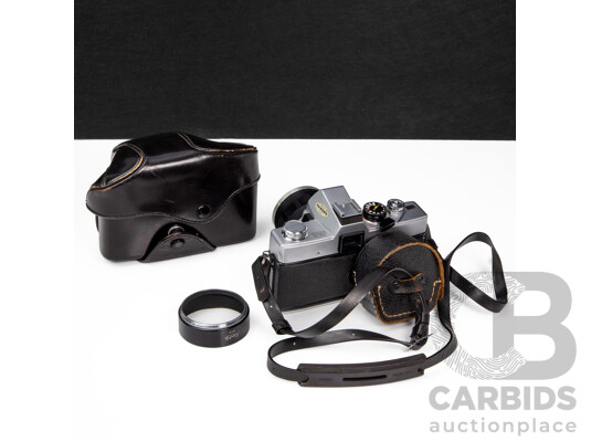 Vintage Minolta SRT 101 35mm SLR Film Camera in Leatherette Case
