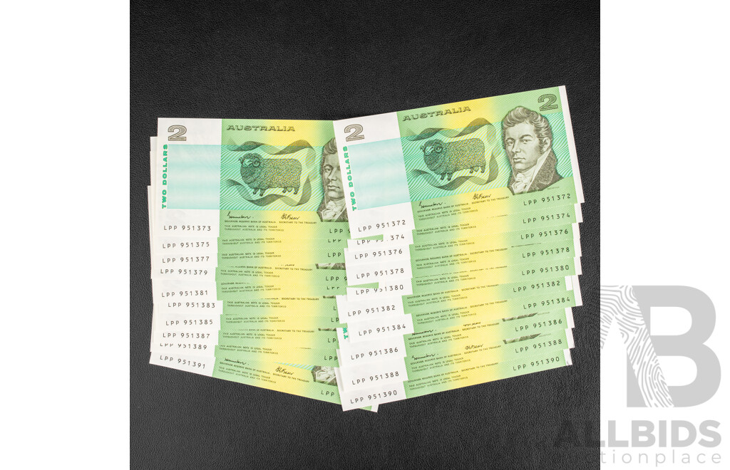 Forty Australian 1985 UNC Two Dollar Notes, R89 Johnston/Fraser Consecutive LPP 951372 - LPP 951411