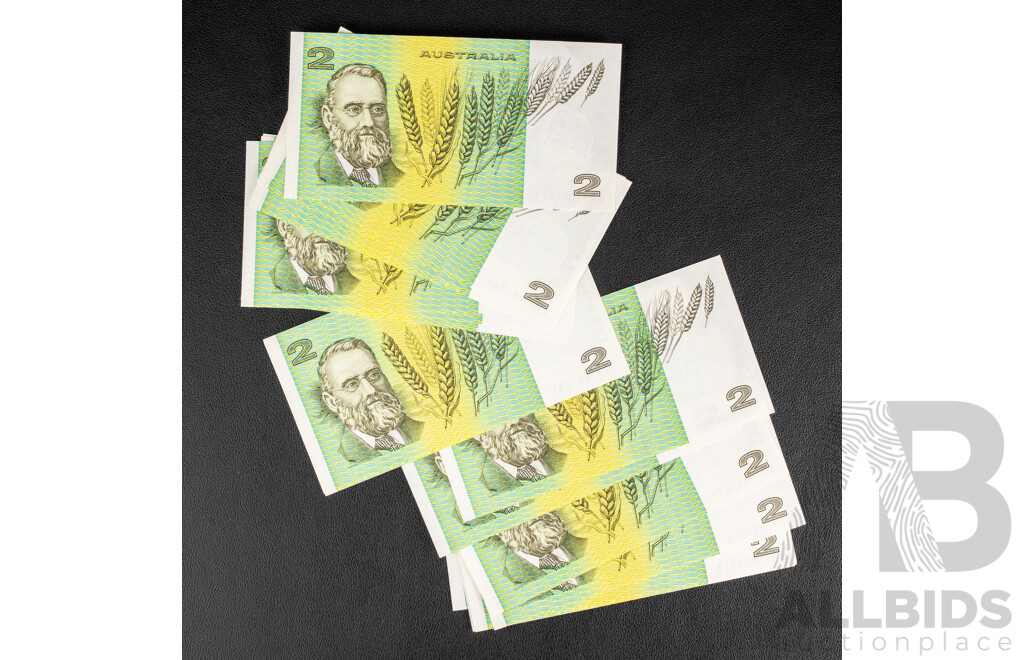 Forty Australian 1985 UNC Two Dollar Notes, R89 Johnston/Fraser Consecutive LPP 951372 - LPP 951411