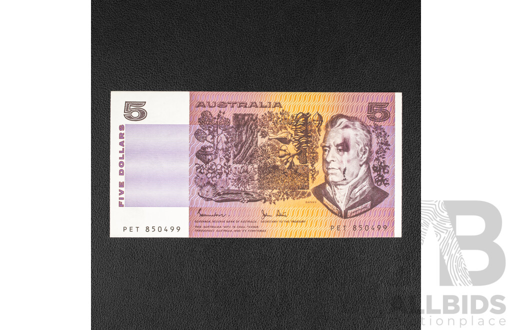 Australian 1982 Five Dollar Error Note, R208 Johnston/Stone, Ink Smudge to Sir Joseph Banks Face