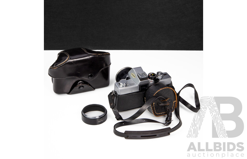 Vintage Minolta SRT 101 35mm SLR Film Camera in Leatherette Case