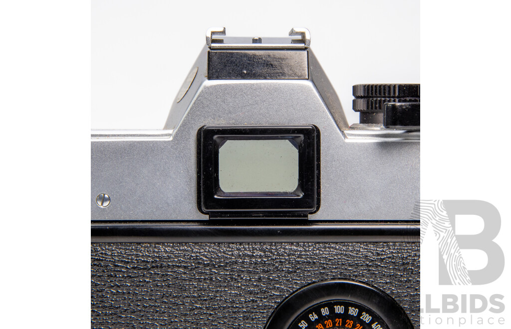 Vintage Minolta SRT 101 35mm SLR Film Camera in Leatherette Case
