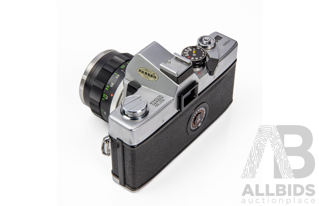 Vintage Minolta SRT 101 35mm SLR Film Camera in Leatherette Case