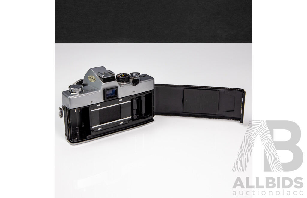 Vintage Minolta SRT 101 35mm SLR Film Camera in Leatherette Case