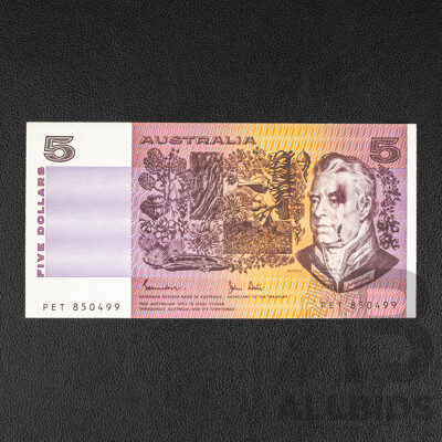 Australian 1982 Five Dollar Error Note, R208 Johnston/Stone, Ink Smudge to Sir Joseph Banks Face