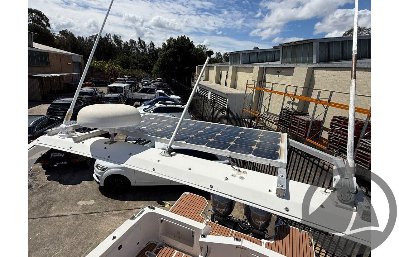 NO RESERVE | 1997 Fastlane 30 Flybridge, Twin Yamaha 300HP Four-Stroke Outboards