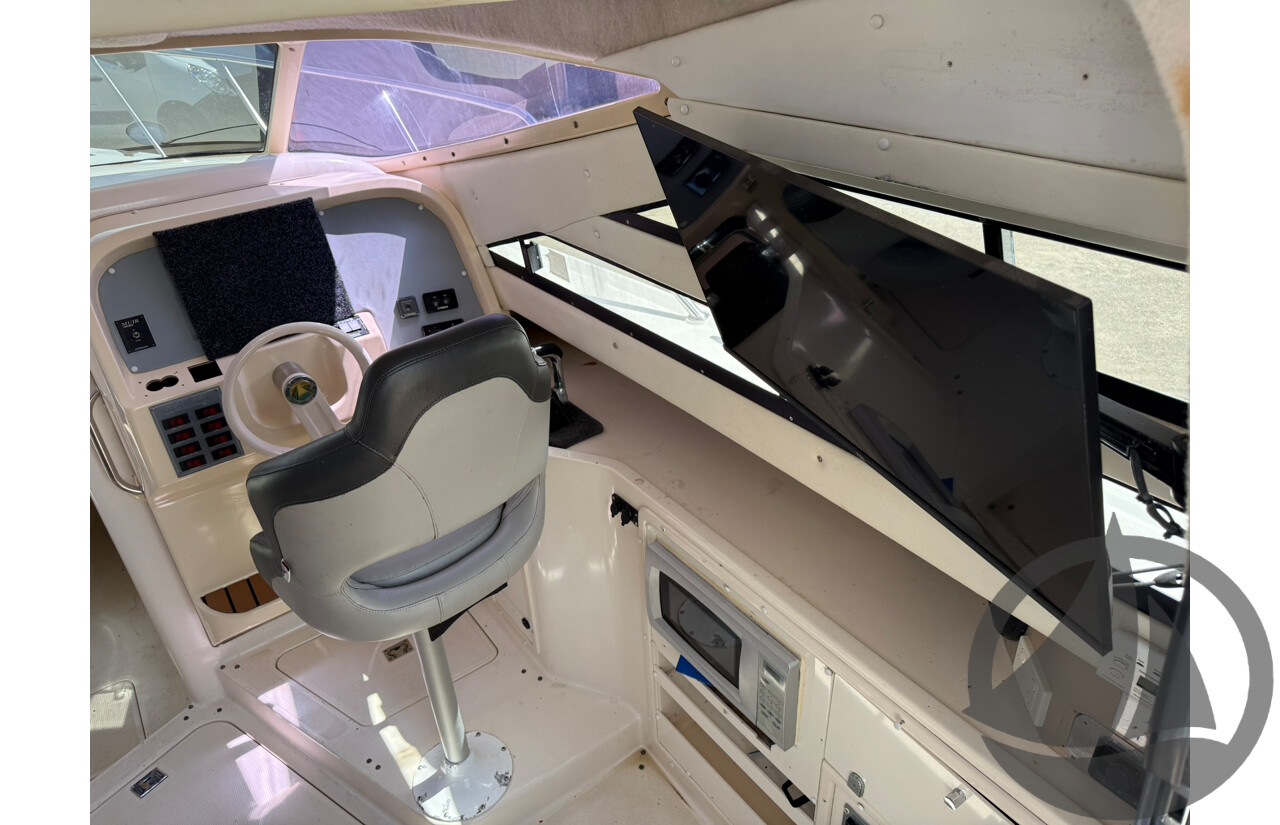 NO RESERVE | 1997 Fastlane 30 Flybridge, Twin Yamaha 300HP Four-Stroke Outboards