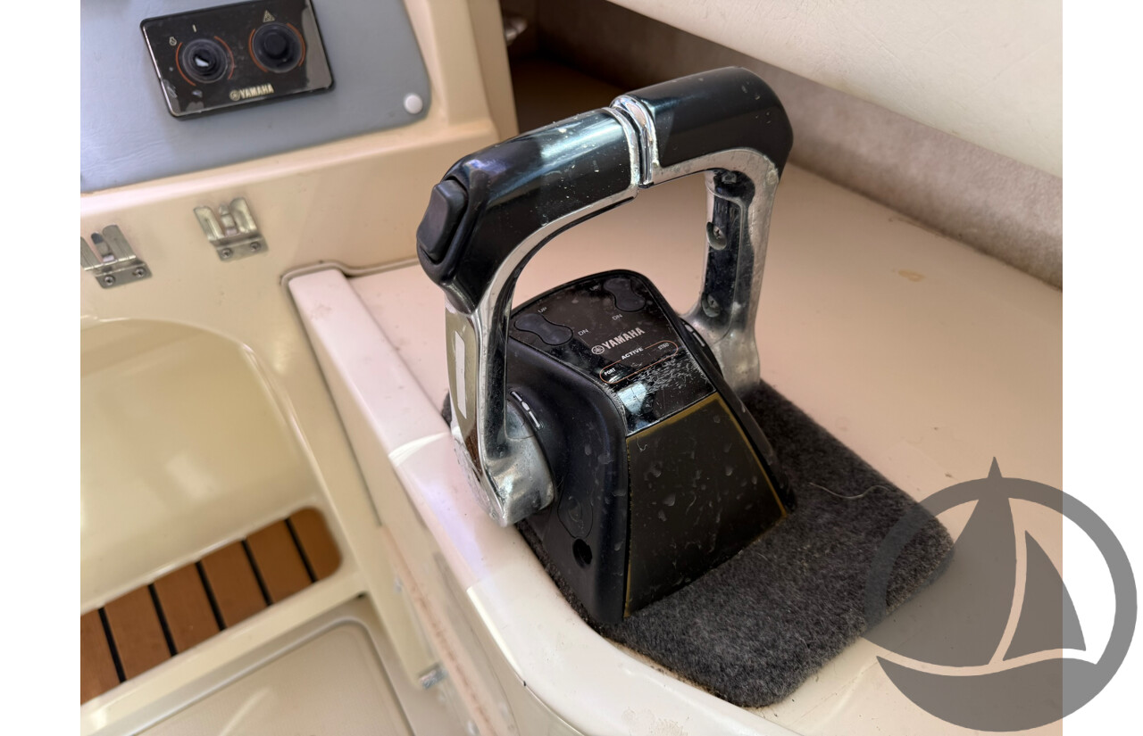 NO RESERVE | 1997 Fastlane 30 Flybridge, Twin Yamaha 300HP Four-Stroke Outboards