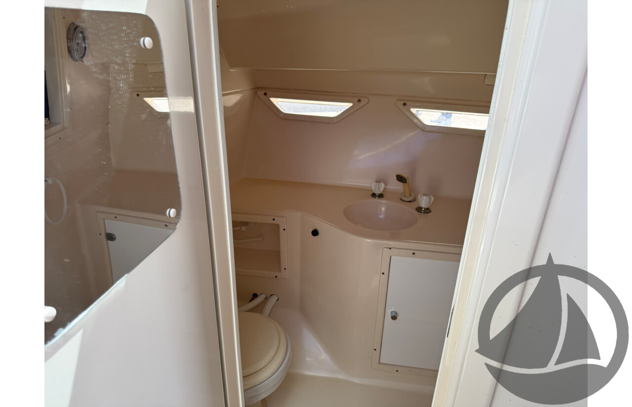 NO RESERVE | 1997 Fastlane 30 Flybridge, Twin Yamaha 300HP Four-Stroke Outboards