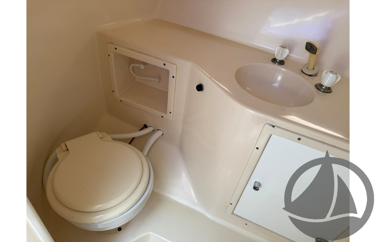 NO RESERVE | 1997 Fastlane 30 Flybridge, Twin Yamaha 300HP Four-Stroke Outboards