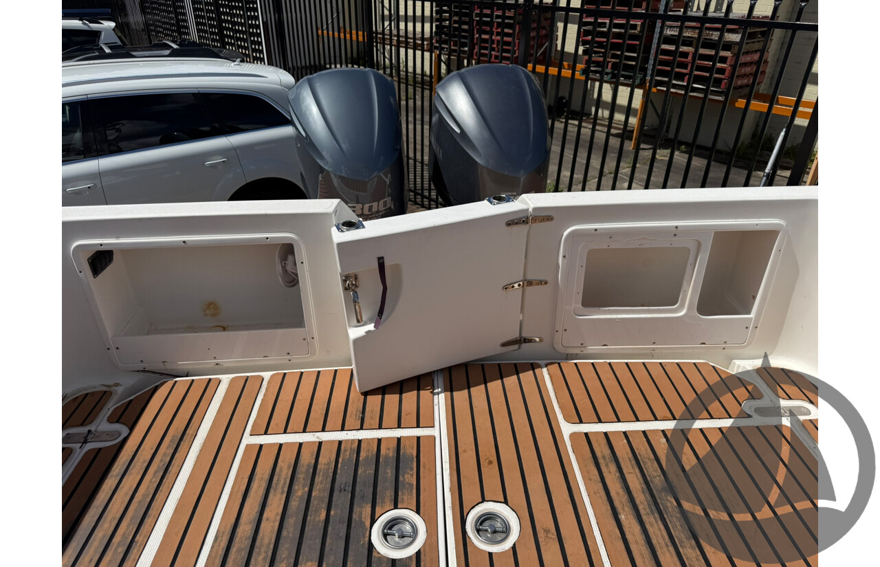 NO RESERVE | 1997 Fastlane 30 Flybridge, Twin Yamaha 300HP Four-Stroke Outboards