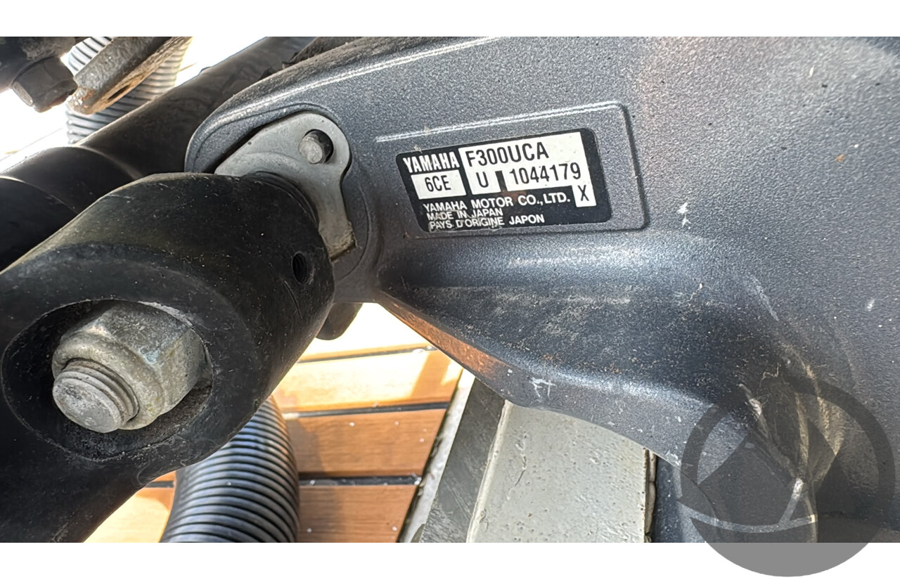 NO RESERVE | 1997 Fastlane 30 Flybridge, Twin Yamaha 300HP Four-Stroke Outboards