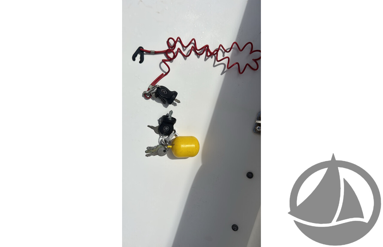 NO RESERVE | 1997 Fastlane 30 Flybridge, Twin Yamaha 300HP Four-Stroke Outboards
