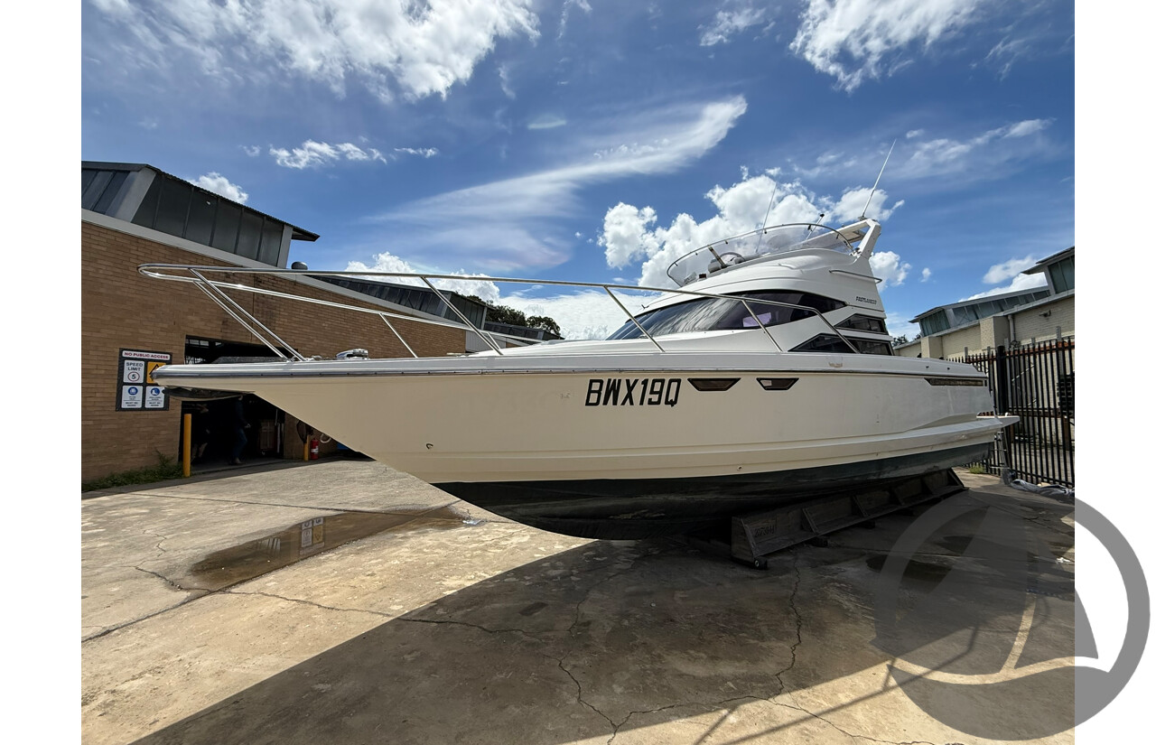 NO RESERVE | 1997 Fastlane 30 Flybridge, Twin Yamaha 300HP Four-Stroke Outboards