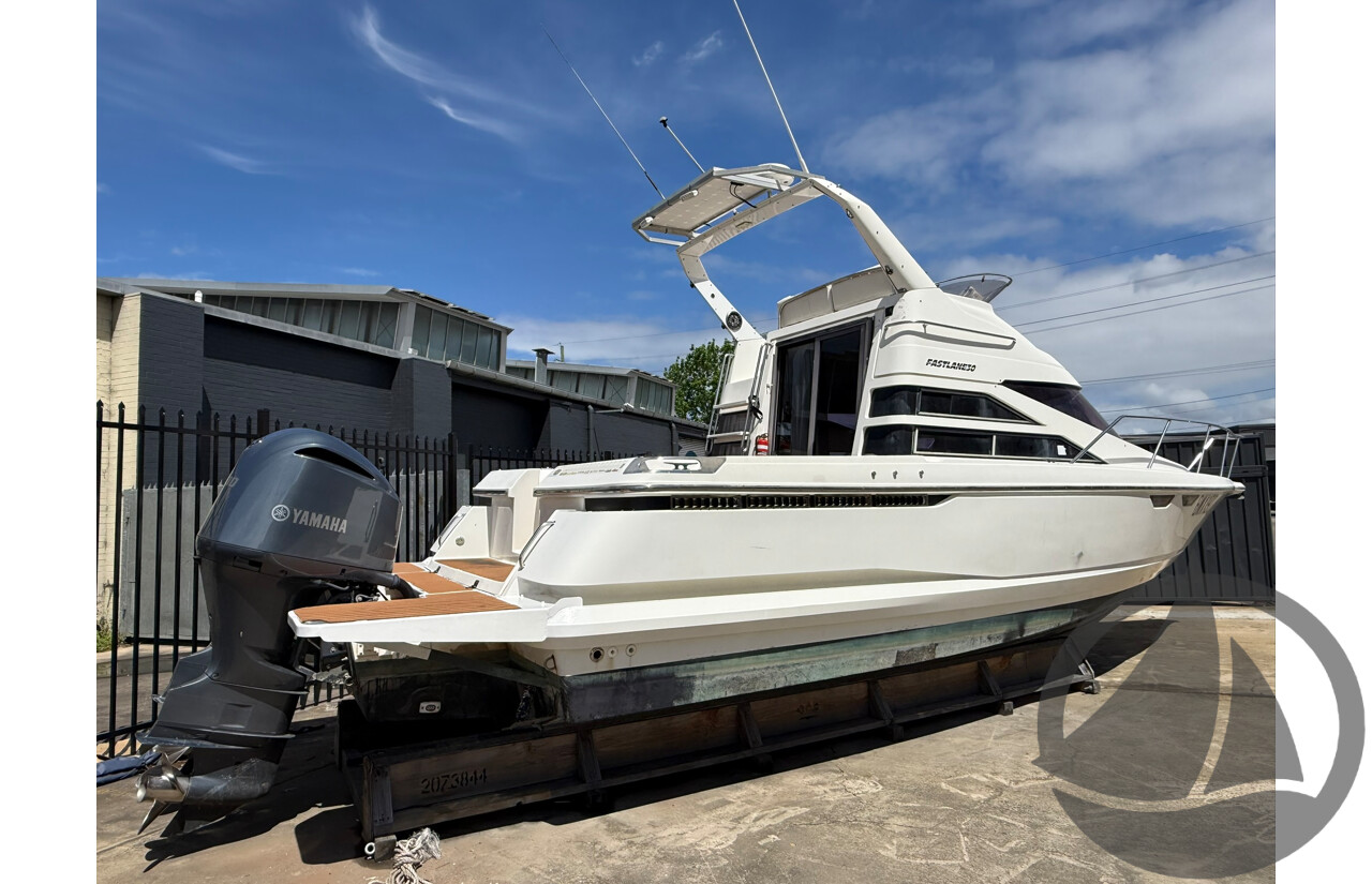 NO RESERVE | 1997 Fastlane 30 Flybridge, Twin Yamaha 300HP Four-Stroke Outboards