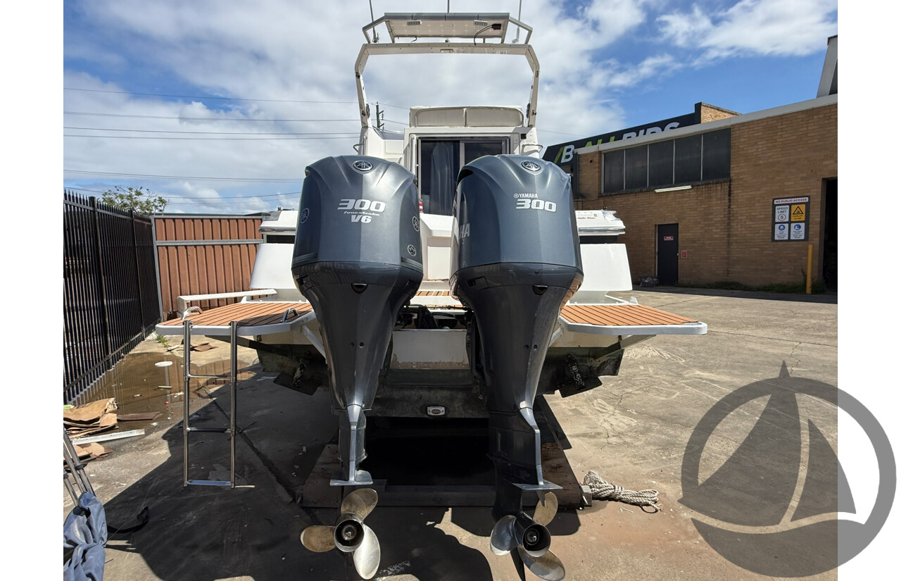 NO RESERVE | 1997 Fastlane 30 Flybridge, Twin Yamaha 300HP Four-Stroke Outboards