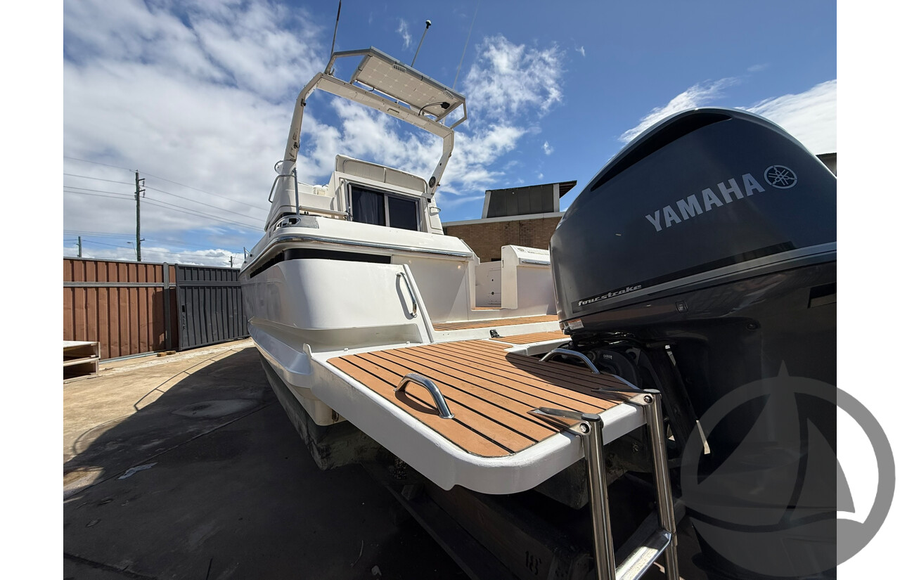 NO RESERVE | 1997 Fastlane 30 Flybridge, Twin Yamaha 300HP Four-Stroke Outboards
