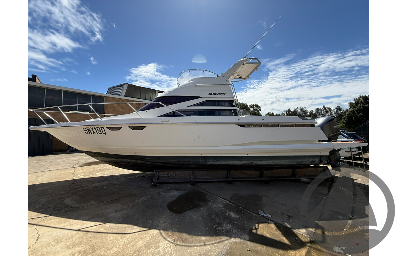 NO RESERVE | 1997 Fastlane 30 Flybridge, Twin Yamaha 300HP Four-Stroke Outboards