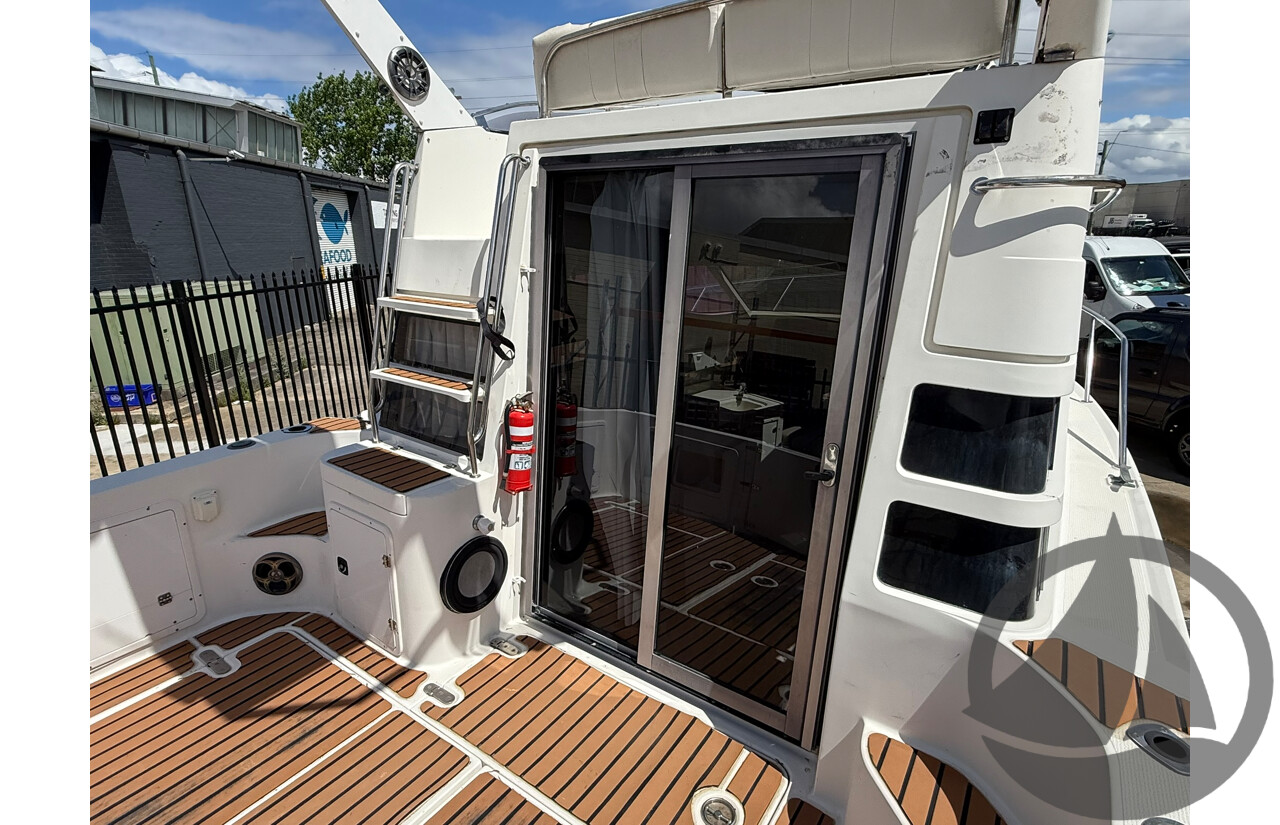 NO RESERVE | 1997 Fastlane 30 Flybridge, Twin Yamaha 300HP Four-Stroke Outboards