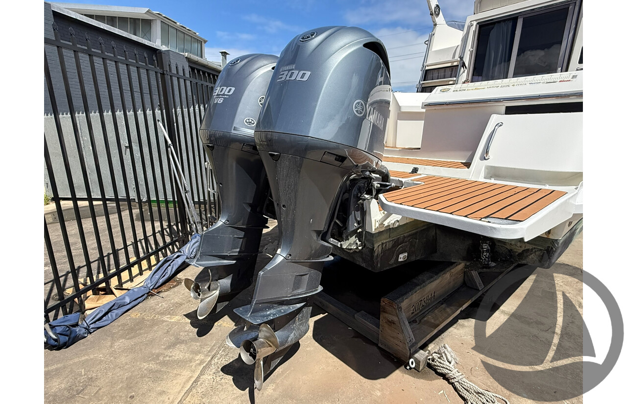 NO RESERVE | 1997 Fastlane 30 Flybridge, Twin Yamaha 300HP Four-Stroke Outboards