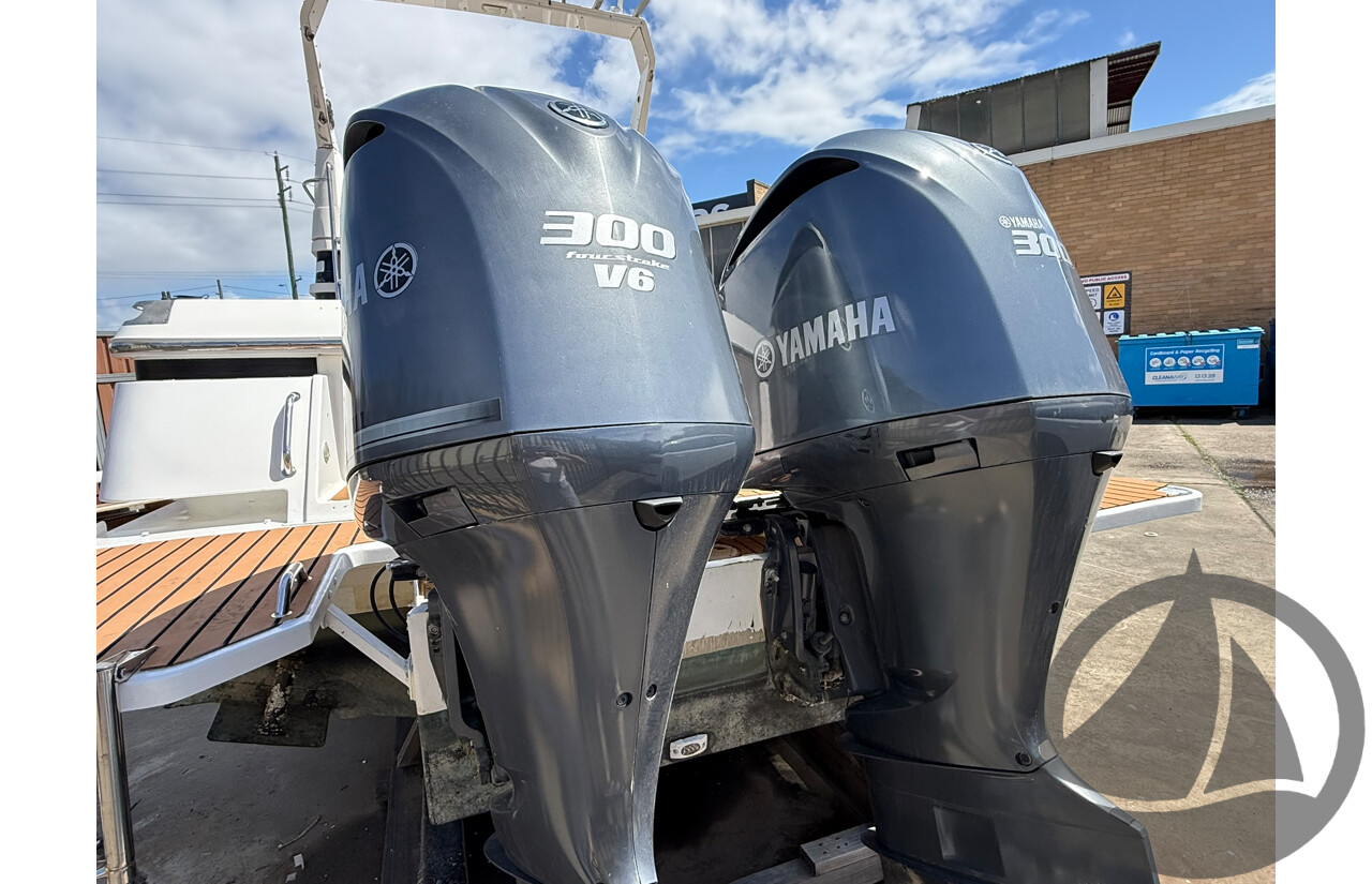 NO RESERVE | 1997 Fastlane 30 Flybridge, Twin Yamaha 300HP Four-Stroke Outboards