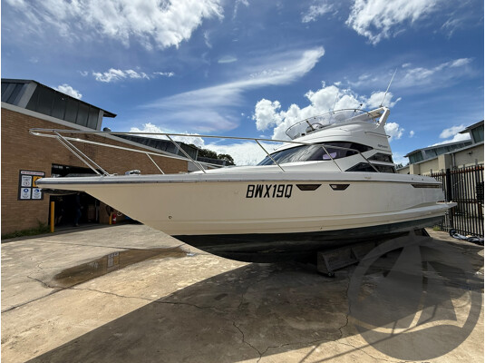 NO RESERVE | 1997 Fastlane 30 Flybridge, Twin Yamaha 300HP Four-Stroke Outboards