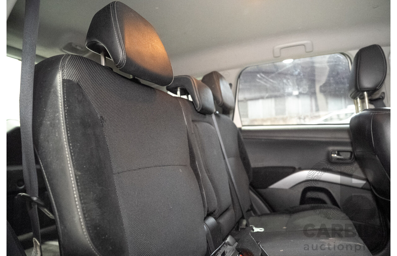 03/2012 Mitsubishi Outlander XLS (4x4) ZH MY12 4d Wagon White 2.4L