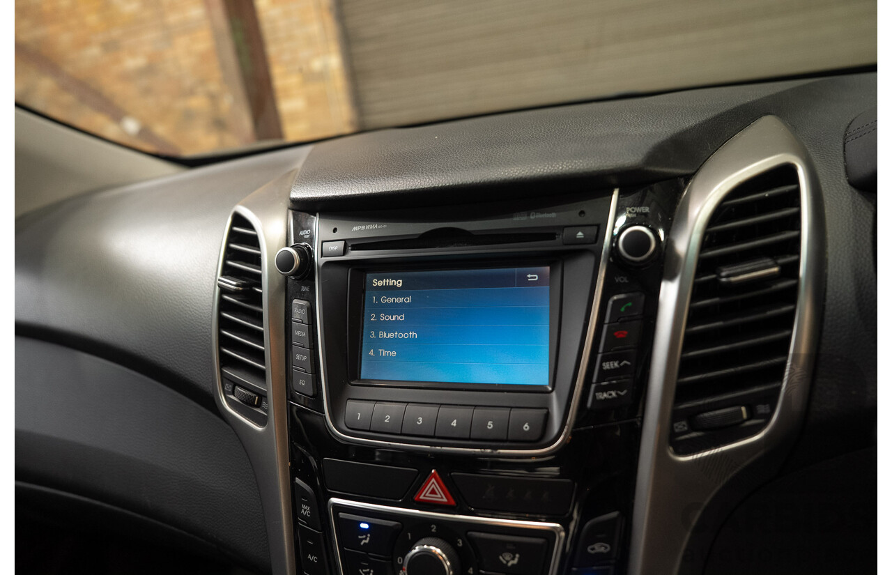 02/2014 Hyundai I30 Trophy GD MY14 5d Hatchback Blue 1.8L