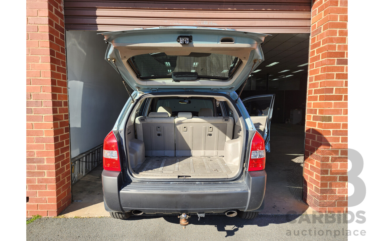 10/2004 Hyundai Tucson 4d Wagon Blue V6 2.7L