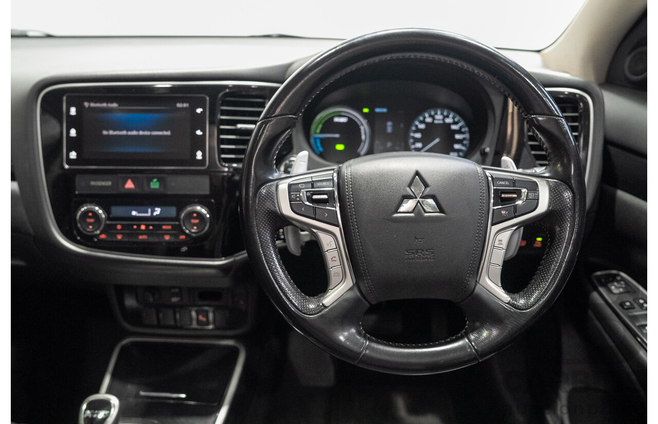 10/2017 Mitsubishi Outlander EXCEED PHEV (AWD) ZK MY17 4d Wagon Grey 2.0L